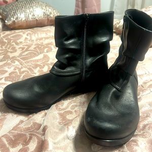 Abeo ladies 9.5 slouchy leather ankle boots with custom orthotics insoles.